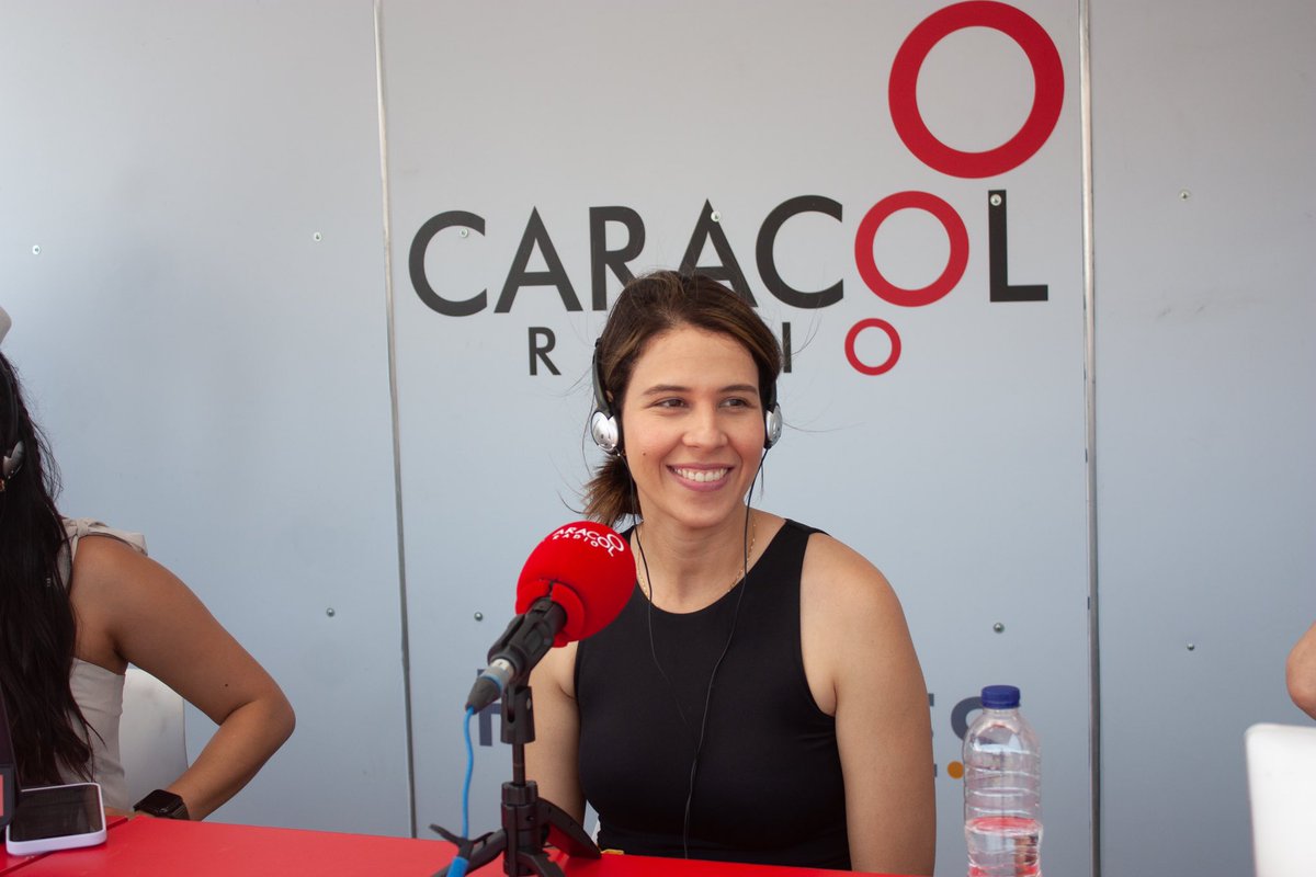 avivircaracol's tweet photo. #AlAire | Carolina Molina del restaurante #Narcobollo.
Estamos al aire 👉 https://t.co/lzoAsZS7X5 https://t.co/71KqpGPbMv