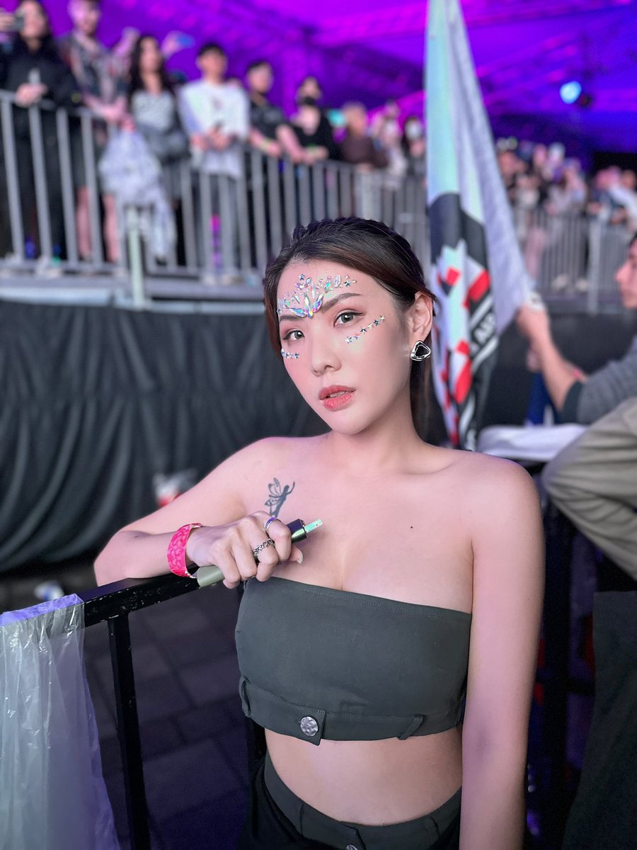 我是覺得身材很好
脫掉滿養眼的
但是衣服拿起來甩的瞬間
還以為是自動脫水機
拜託 真的別鬧了🥹 https://t.co/hoNQ8PsepD