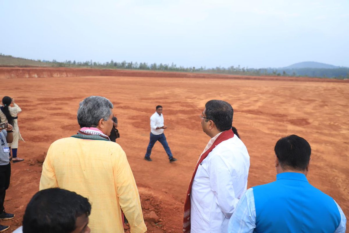 dpradhanbjp's tweet photo. ‘ଉତ୍କଳ ଦିବସ’ର ମହାନ ଅବସରରେ କୋରାପୁଟ ଜିଲ୍ଲା ସ୍ଥିତ ଓଡ଼ିଶା କେନ୍ଦ୍ରୀୟ ବିଶ୍ୱବିଦ୍ୟାଳୟର ନୂତନ ଷ୍ଟାଡ଼ିୟମ ପାଇଁ ଭୂମିପୂଜନ କରିବା ସହ ପ୍ରାଧ୍ୟାପକଙ୍କ ପାଇଁ ଓ୍ୱାର୍କ ଷ୍ଟେସନ ଓ ଡିଜିଟାଲ ଭାଷା ଲ୍ୟାବର ଉଦଘାଟନ କରି ମୁଁ ଆନନ୍ଦିତ । https://t.co/EaizqKbcjQ
