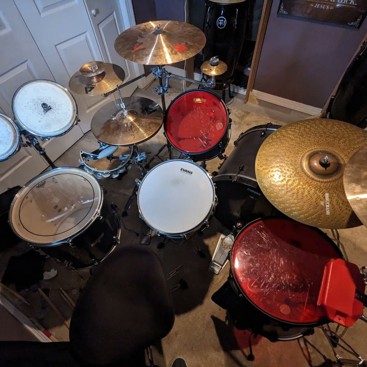JMSchuetrumpf's tweet image. I got a stand for my new #cymbal. And I added an old floor tom underneath the #bongos.

#drums #drum #musician #music