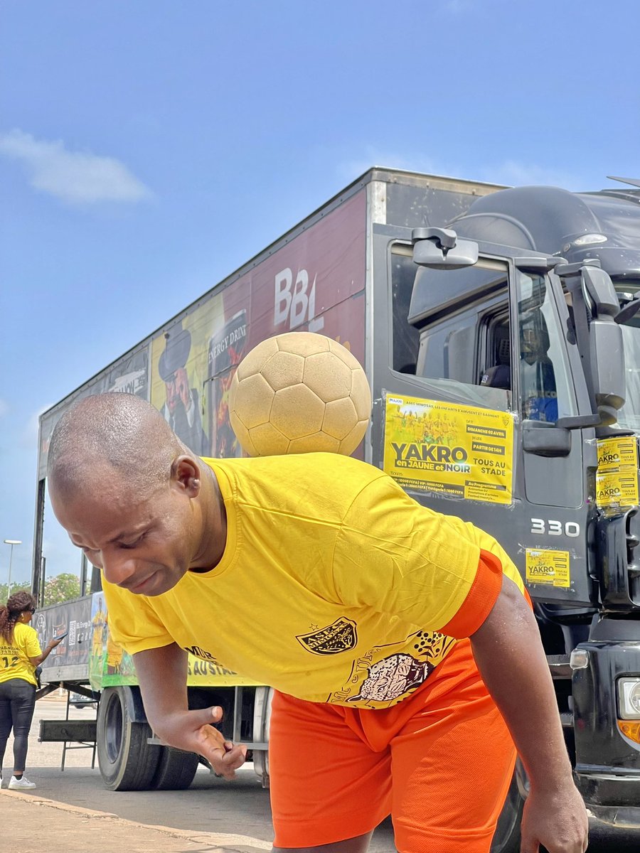 lesultrasivoir1's tweet photo. Deuxième jour de la Caravane YAKRO EN JAUNE-NOIR pour le bonheur des populations💛🖤

#AsecMimosa
#CNACO
#EntertainmentGroup
#LesUltrasIvoiriens https://t.co/6ltEZ1OzMj