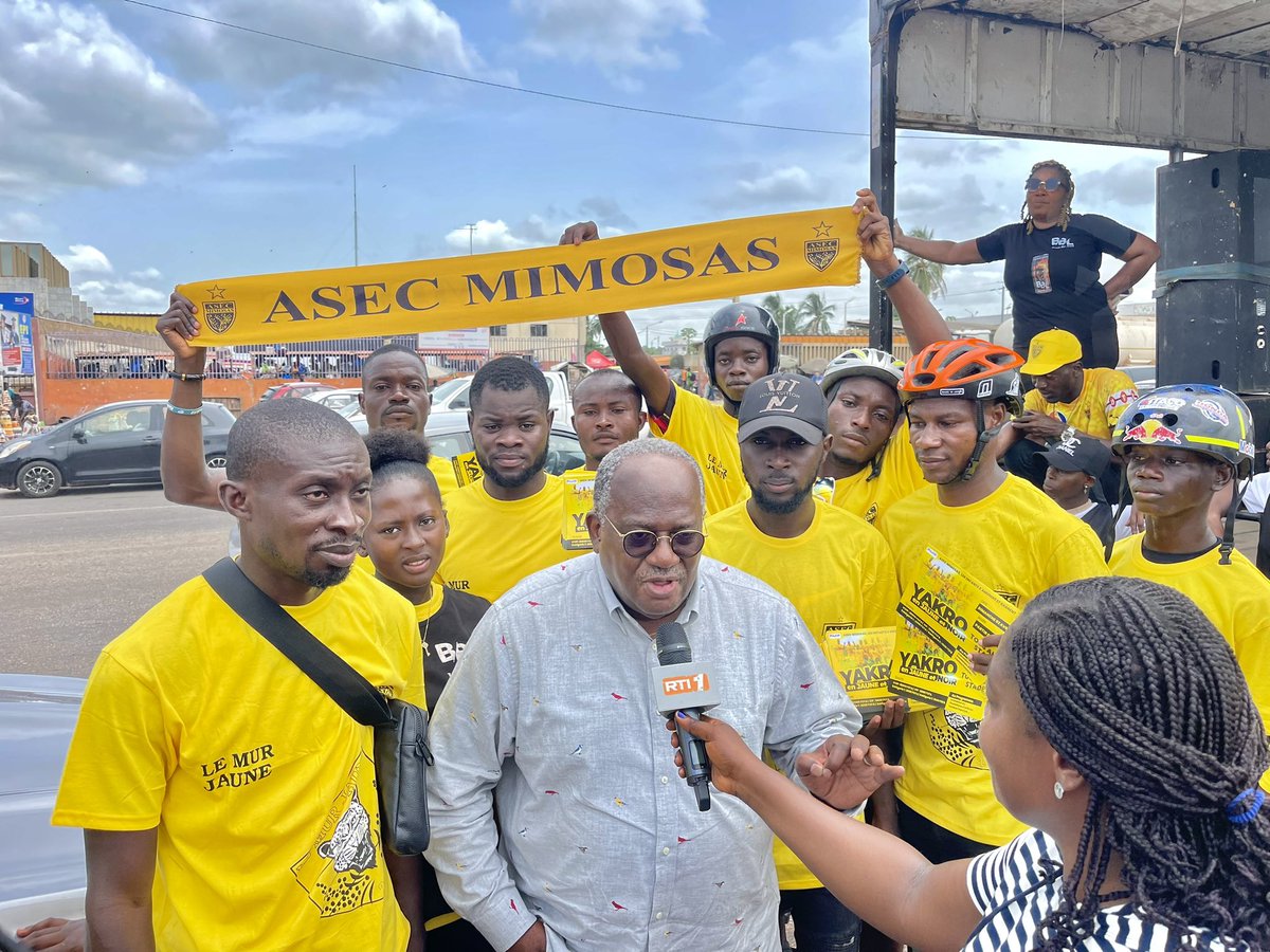 lesultrasivoir1's tweet photo. Deuxième jour de la Caravane YAKRO EN JAUNE-NOIR pour le bonheur des populations💛🖤

#AsecMimosa
#CNACO
#EntertainmentGroup
#LesUltrasIvoiriens https://t.co/6ltEZ1OzMj