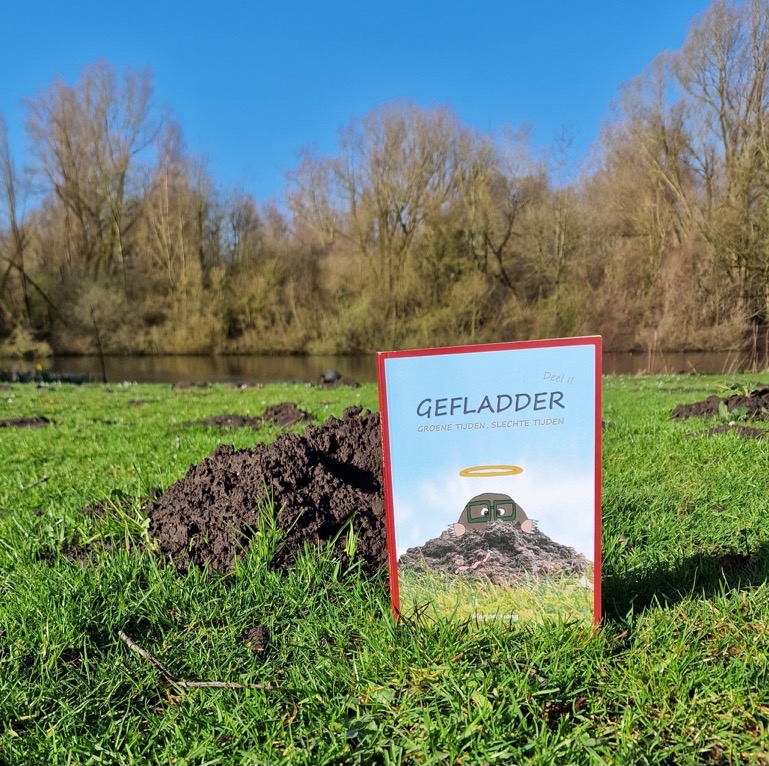 DierenAmsterdam's tweet photo. Vrolijk fladderde zij verder
en schreef haar 2e boek. Wij mogen wederom 3 exemplaren verloten! De eerste 100 reacties op 1 april 2023 (tot middernacht CEST) dingen mee, je reactie positie is je lot. Hoog tijd voor iets tofs. Dank #MarjoriHong #Gefladder 1 reactie per account https://t.co/gVPbcW07AM