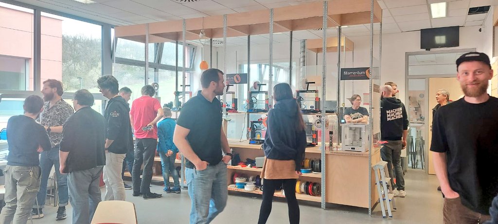 Thread #Fab2025cz (Pre-event)
3 jours de conférence à Brno en République Tchèque durant lesquels <a href="/StanceGarnier/">Constance Garnier</a> a représenté RFFLabs aux côtés de l'equipe <a href="/_AgriLab_/">AgriLab</a> : Luc Hanneuse (Référent Region Haut-de-France) et Nicolas Kaufmann.