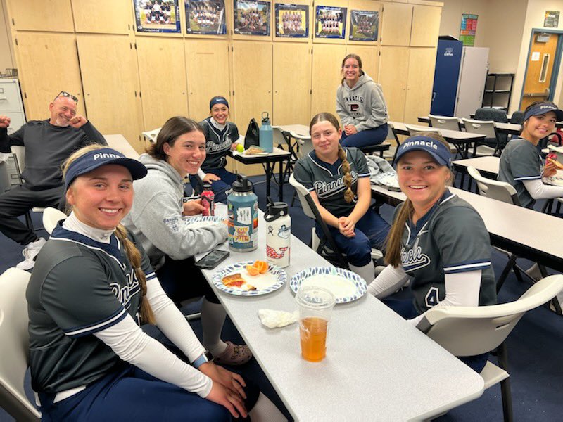 PinnacleSB's tweet image. Thank you to Pinnacle softballs #1 fan Lenny Weschler @LennyWexs for our game day meal on Thursday. 🍕 💙 #uppercrust