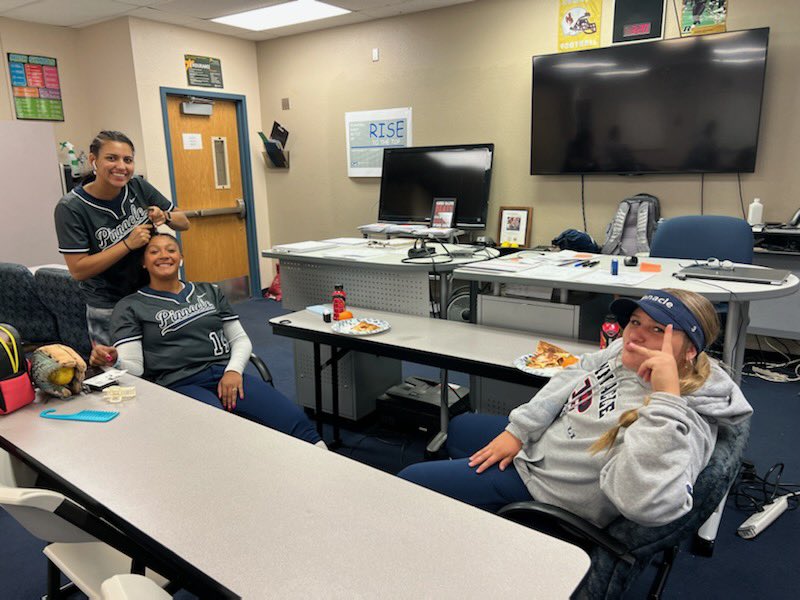 PinnacleSB's tweet image. Thank you to Pinnacle softballs #1 fan Lenny Weschler @LennyWexs for our game day meal on Thursday. 🍕 💙 #uppercrust