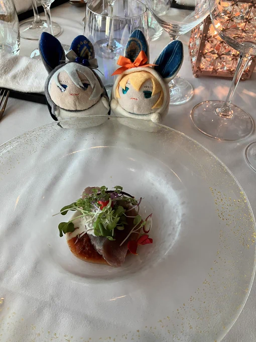スカイツリー見える所でご飯。時間的にコラボの演出時間だったのだけど流石に遠かった 