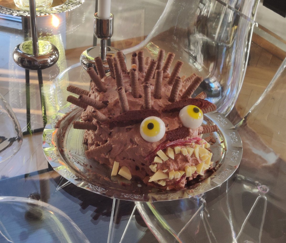 emmtama's tweet photo. Cake for my friend🥰 https://t.co/6umxEdMB9V
