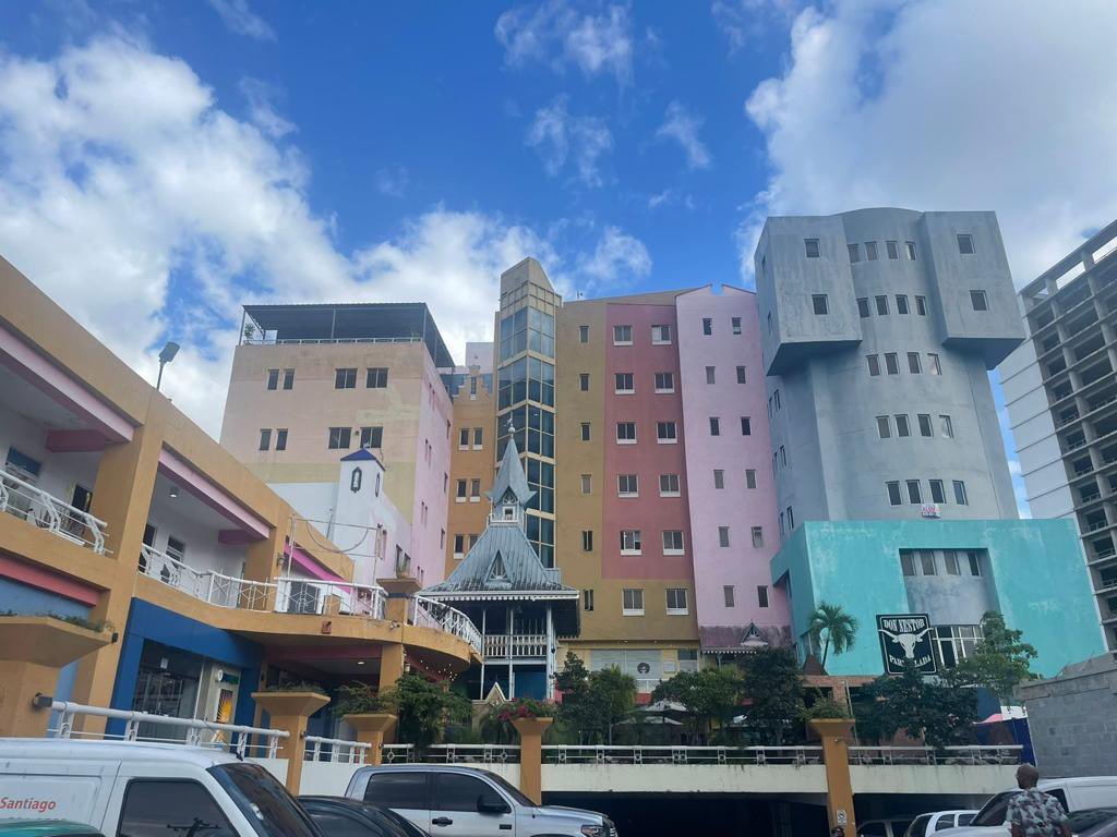 PropiedadesRDDO's tweet photo. Excelente Local en La Av. Lopez de Vega, Naco, Santo Domingo
66 metros cuadrados 
2 parqueos Asignados
La Plaza Posee Ascensor, Baños, Parqueos de visitas, Restaurantes y Espacios Al Aire Libre
Ofrecido en US$120,000 https://t.co/VLr6LSwAJI