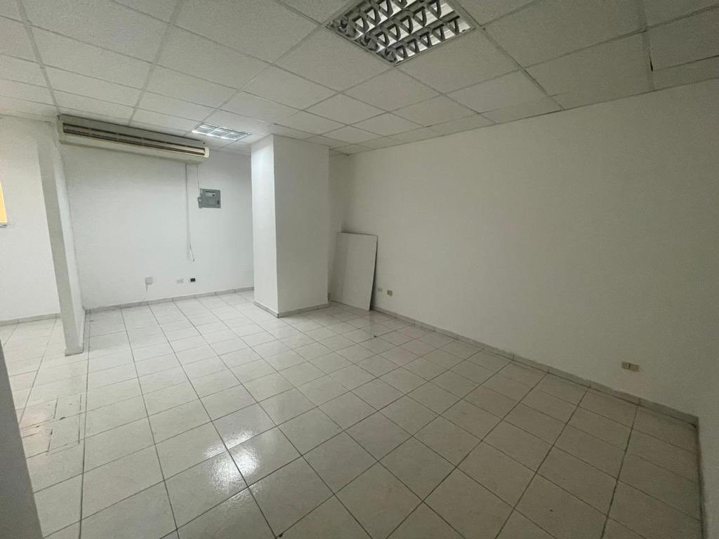 PropiedadesRDDO's tweet photo. Excelente Local en La Av. Lopez de Vega, Naco, Santo Domingo
66 metros cuadrados 
2 parqueos Asignados
La Plaza Posee Ascensor, Baños, Parqueos de visitas, Restaurantes y Espacios Al Aire Libre
Ofrecido en US$120,000 https://t.co/VLr6LSwAJI