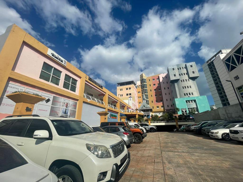 PropiedadesRDDO's tweet photo. Excelente Local en La Av. Lopez de Vega, Naco, Santo Domingo
66 metros cuadrados 
2 parqueos Asignados
La Plaza Posee Ascensor, Baños, Parqueos de visitas, Restaurantes y Espacios Al Aire Libre
Ofrecido en US$120,000 https://t.co/VLr6LSwAJI