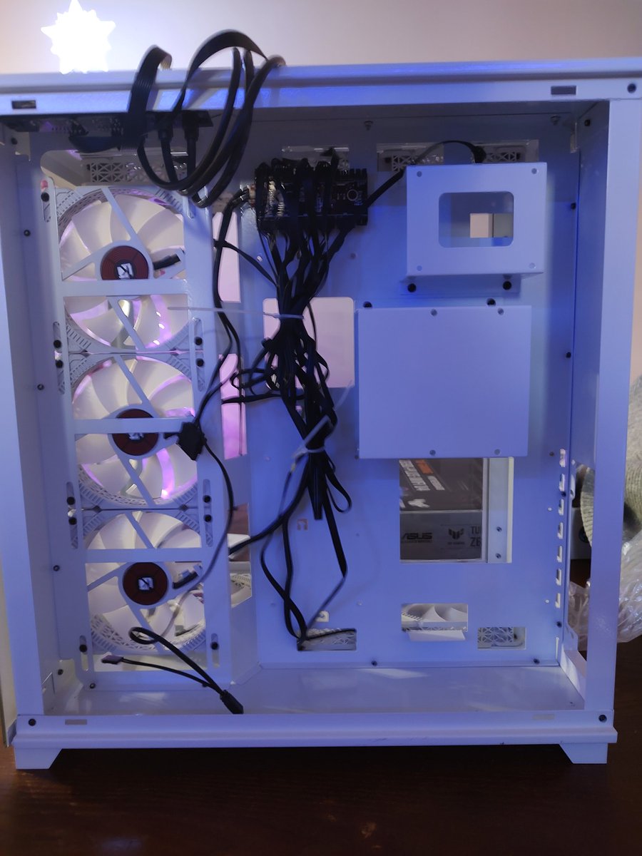 VP_geo_VP's tweet photo. Custom PC building #pcgang #custompc #deltapwn #corsair #asus #watercooled #pcgaming #gamer #PCGamer #z690 dm me for more info on pricing https://t.co/vhfruxDfu0