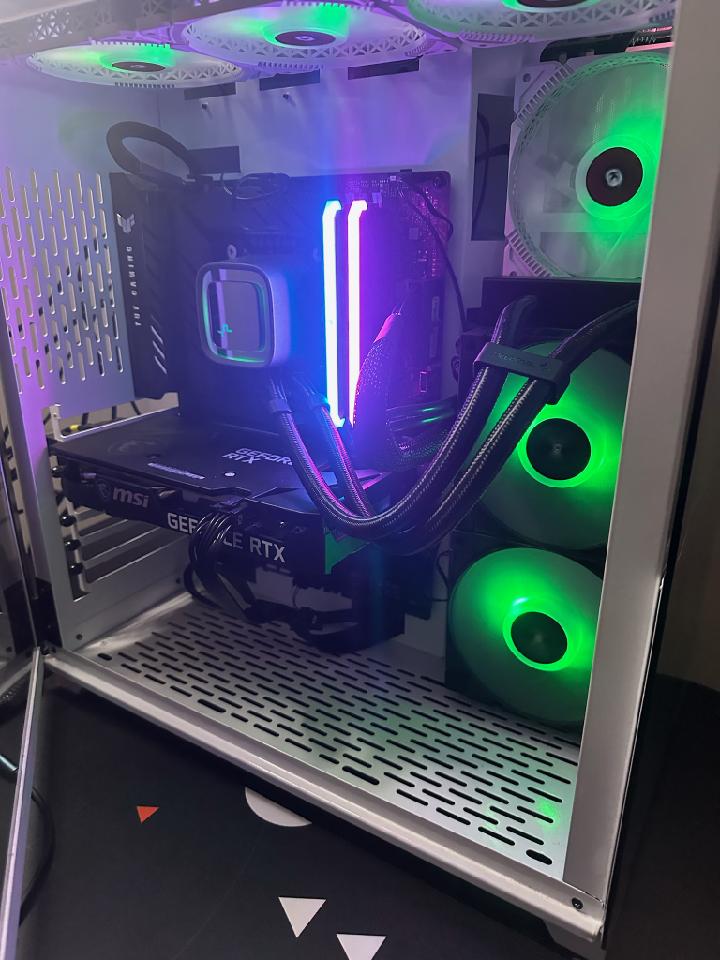 VP_geo_VP's tweet photo. Custom PC building #pcgang #custompc #deltapwn #corsair #asus #watercooled #pcgaming #gamer #PCGamer #z690 dm me for more info on pricing https://t.co/vhfruxDfu0