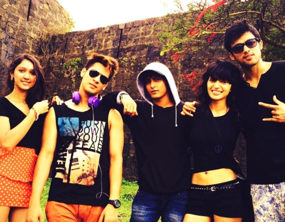 bitter_betterrr's tweet photo. On my #KYY reruns again. Once upon a time a show like KAISI YEH YAARIYAN was made and there hasn't been one like that ever since. The TAJ MAHAL of TV Shows.
FAB5.. Manan 🤌💗
I still cry everytime.
#CharlieC #KrissanB #NitiTaylor𓃵 #ParthSamthaan #Ayaaz #UG #VeebhaA #KishwerM https://t.co/HxFkcfgrC3
