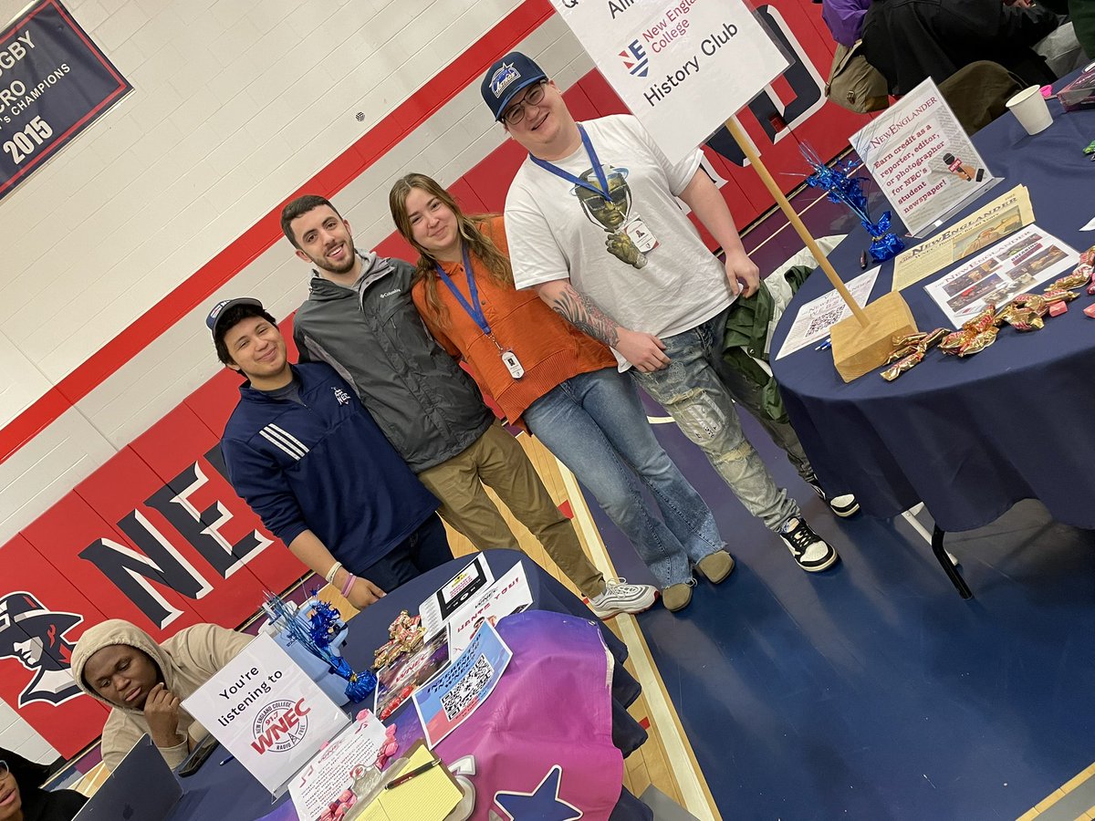 NEC_Comm's tweet photo. Members from @wnec_fm and @newenglandernec welcomed the newest ‘Grims at Accepted Students Day! 🎤 📰 

@newengcollege https://t.co/owfERTE5C3