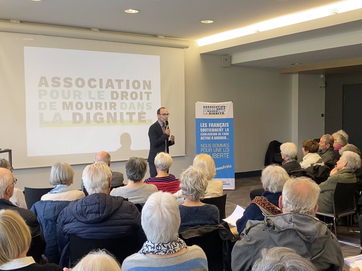 yoannbrossard's tweet photo. Merci aux Paloises et Palois venus nombreux assister à la réunion publique que j’ai eu le plaisir d’animer aujourd’hui.
Ils espèrent que le Pdt @EmmanuelMacron entendra les propositions de la #ConventionCitoyenne #FinDeVie et qu’une nouvelle loi de liberté sera votée rapidement ! https://t.co/dORhzSVAgP