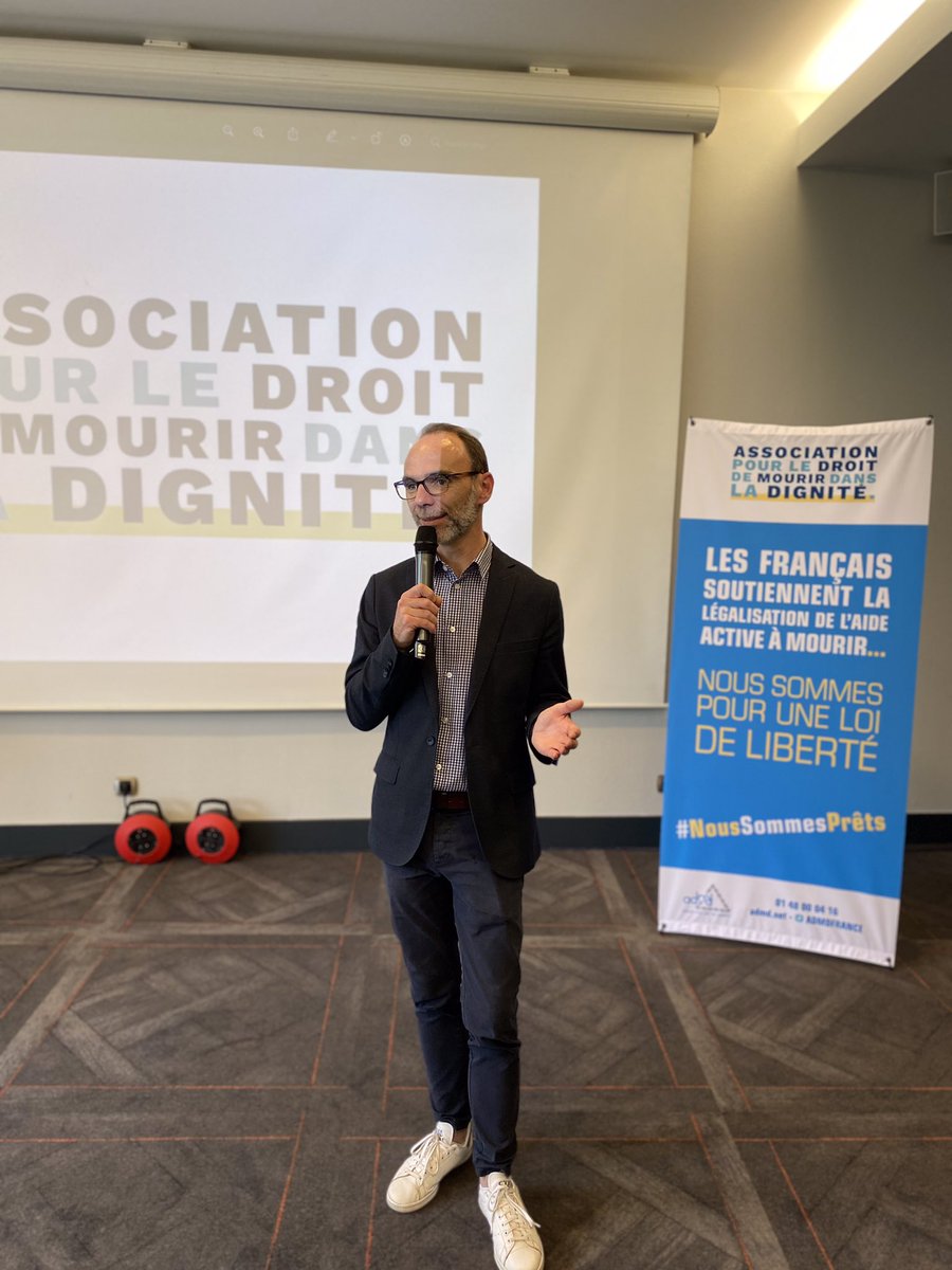 yoannbrossard's tweet photo. Merci aux Paloises et Palois venus nombreux assister à la réunion publique que j’ai eu le plaisir d’animer aujourd’hui.
Ils espèrent que le Pdt @EmmanuelMacron entendra les propositions de la #ConventionCitoyenne #FinDeVie et qu’une nouvelle loi de liberté sera votée rapidement ! https://t.co/dORhzSVAgP