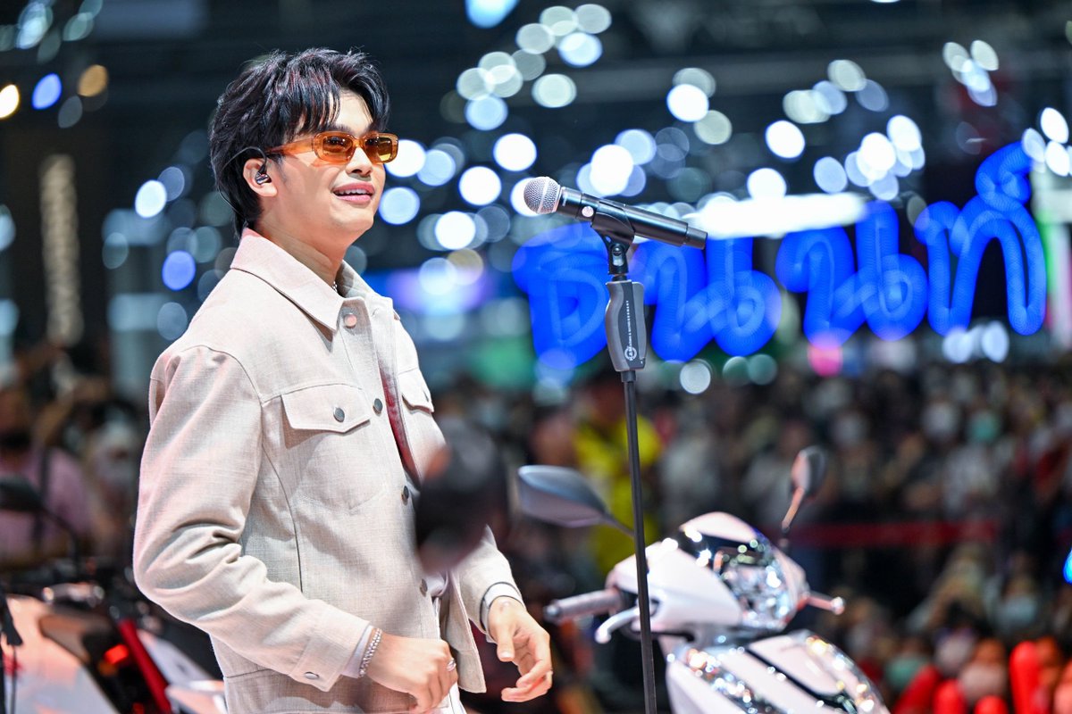 startalkent's tweet photo. Honda Lead125 จัดให้แบบไม่ยั้ง กับมินิคอนเสิร์ต “นนท์ ธนนท์” เเบบ Exclusive ขั้นสุด! แจกของจาก U-Box ถึงมือแฟนคลับ จนบูธรถจักรยานยนต์ฮอนด้าแทบแตก!
 
อ่านต่อ: https://t.co/yh3uAHQ0vF
 
#AllNewLead125 #MotorShow2023
#ThaiHonda #WhatStopsYou #รถจักรยานยนต์ฮอนด้า
 #นนท์ธนนท์  #NONTTANONT
