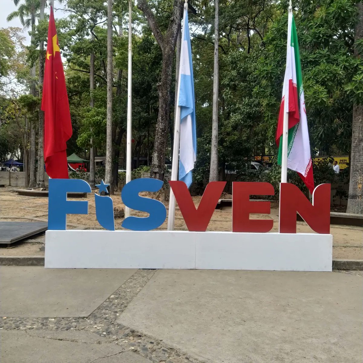 ConsaludVen's tweet photo. #EnFotos | Así se desarrolla el tercer día de la #Fisven2023 con la exposición de stands para el público en general. 

Salud e integración para la vida 🧬💚

@MinSaludVE
@MagaGutierrezV
@NicolasMaduro

#Consalud #OfensivaMoral https://t.co/qBztHOB2Dh