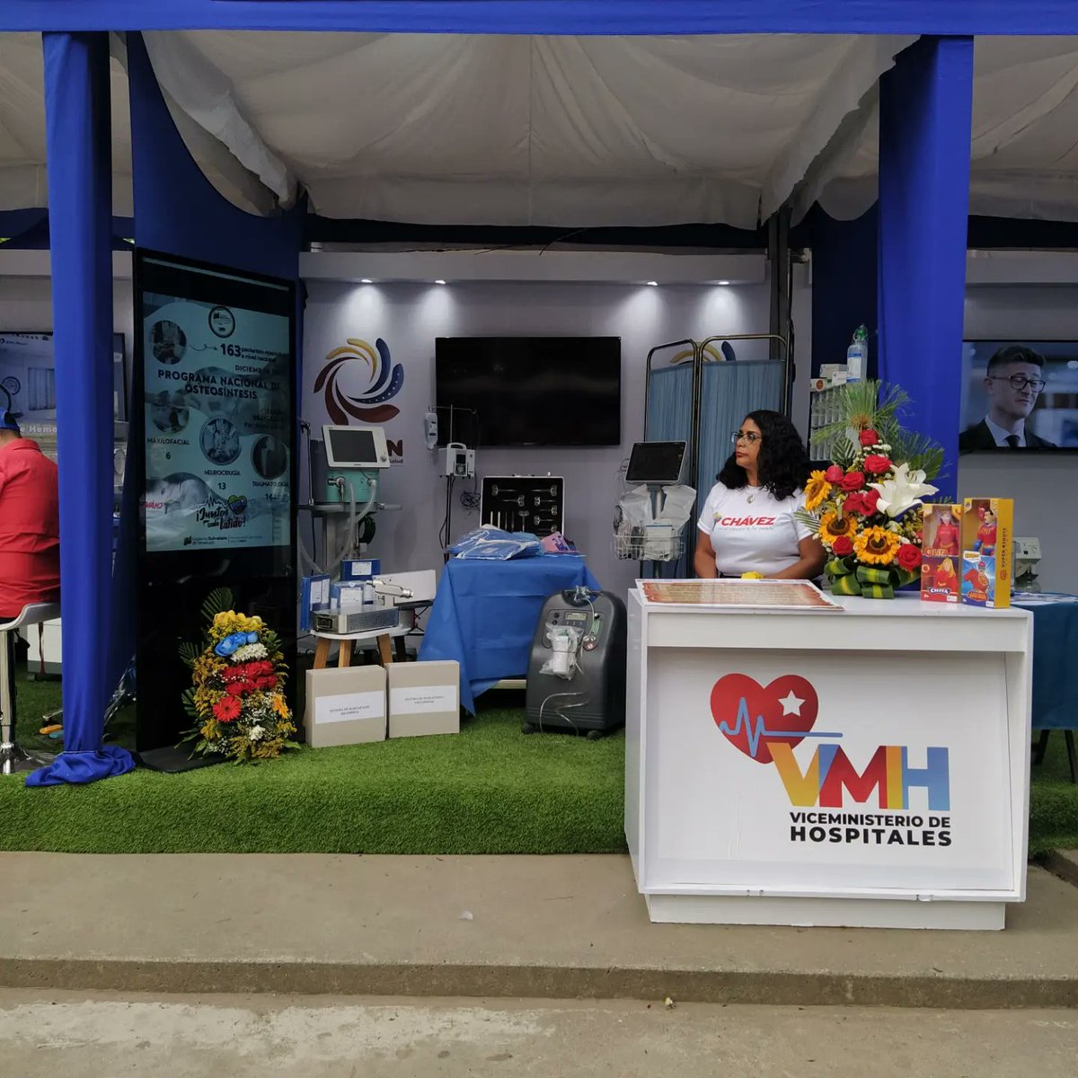 ConsaludVen's tweet photo. #EnFotos | Así se desarrolla el tercer día de la #Fisven2023 con la exposición de stands para el público en general. 

Salud e integración para la vida 🧬💚

@MinSaludVE
@MagaGutierrezV
@NicolasMaduro

#Consalud #OfensivaMoral https://t.co/qBztHOB2Dh