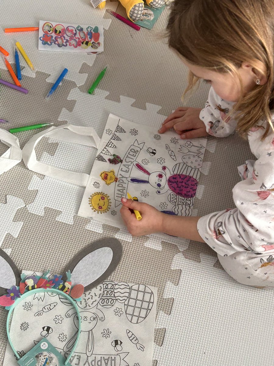 shuv_phil's tweet photo. Gorgeous morning doing some Easter crafts with these two beauties! 🐣 🎨 https://t.co/A5wXLeVcqs