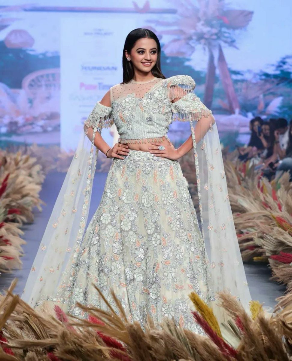 The stunner @hellyshahofficial show-stopped for this amazing collection by @themanproject_tailors and @zardozi_pune at  #PuneTimesFashionWeek2023.

#HellyShah  #HellyHolics #fashion
