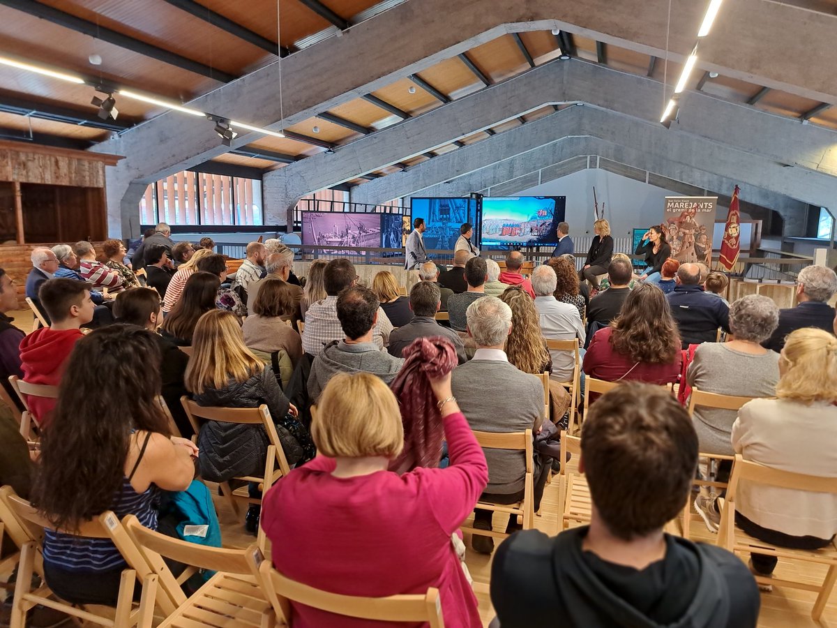Presentació del didàctic  llibre <a href="/marejants/">Gremi de Marejants</a> realitzat per #JoanCarlesBlanch amb un centenar d'assistents aquest dissabte amb <a href="/solanell/">Saül Garreta</a> <a href="/seritjol/">Francesc Seritjol</a> @mbordasg. <a href="/manelcastano/">Manel Castaño Bachiller</a> #museus #mar #pesca