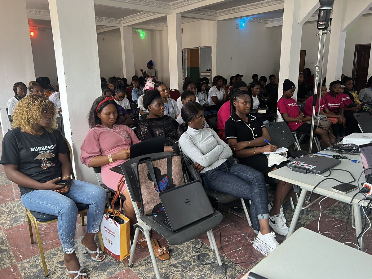 WTMBamenda's tweet photo. @nangah_amandine and @ngumihfien facilitating the workshops

#WTMBamendaIWD2023 #IWD2023 #WTMBamenda #WTMDareToBe #WomenInTech https://t.co/esDklVCXAu