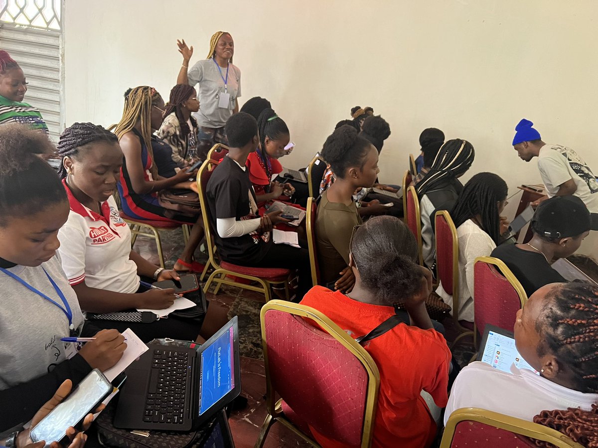WTMBamenda's tweet photo. @nangah_amandine and @ngumihfien facilitating the workshops

#WTMBamendaIWD2023 #IWD2023 #WTMBamenda #WTMDareToBe #WomenInTech https://t.co/esDklVCXAu