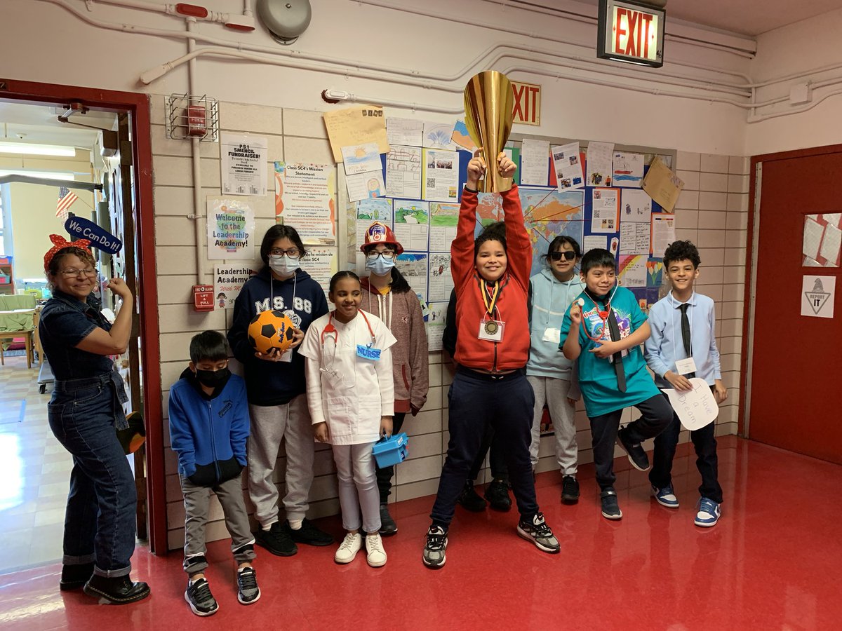 Christina Mesk tweet media