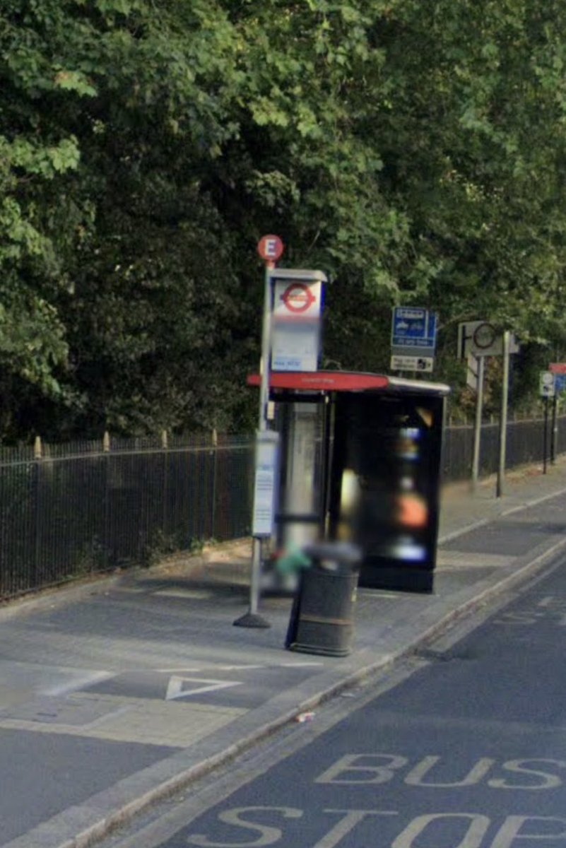 GAYtriathlete's tweet photo. @ediz1975 As you can see from further back along this cycle lane it is not well designed (it is old and Wandsworth so what can you expect!  Pointing out the blue sign specifically allowing cycles in the lane.  Bus driver breaking Highway Code by using horn to another user. https://t.co/aPZgUJ7X6D