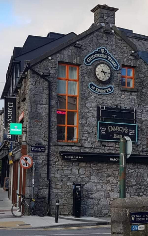 LFJIreland's tweet photo. Respect to Darcy's Bar, Galway for keeping cash alive in Ireland with their cash only policy. Darcy's is an historic traditional bar in the centre of Galway dating back to 1800. 

Cash Is Freedom, Cash Is Privacy #CashIsKing
Be part of #thecashrebellion

Support Darcy's Bar! https://t.co/Ir4jQpj1ki
