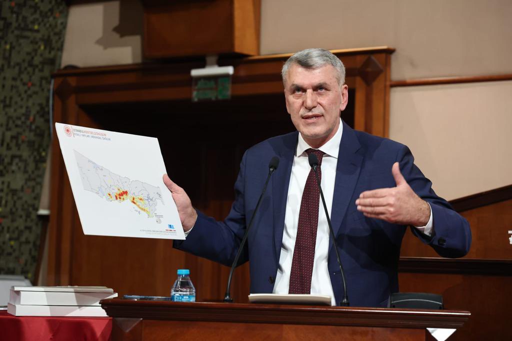 İBB kuruluşu Kiptaş tarihinin en başarısız dönemini yaşıyor.

Ak Parti döneminde yılda 5 bin,20 yılda 100 bin konut yapıldı.

Kiptaş ise son dört yılda 1354 deprem konutu üreterek sınıfta kaldı.

CHP’li İBB yönetimi Ak Parti hizmet döneminin 15 kat gerisinden gelip nal topluyor.