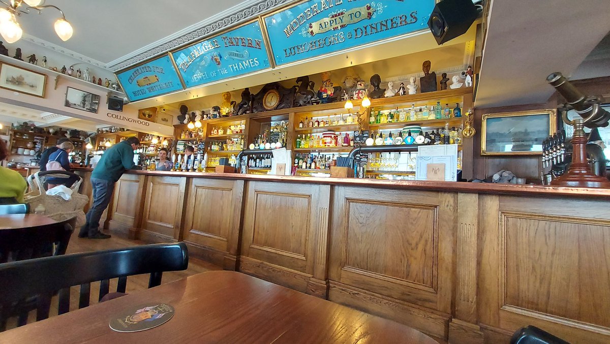 kitwelllodge's tweet photo. Lunch in the Trafalgar https://t.co/62ahusOsDH