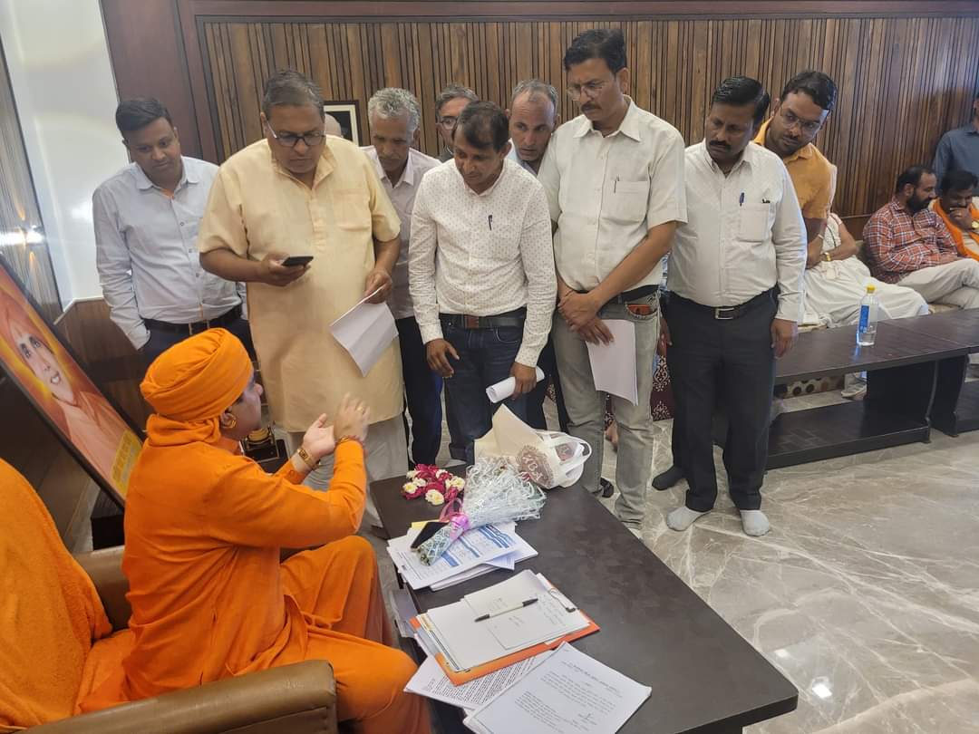 जन सुनवाई जन सेवा निरंतर जारी है। अलवर सांसद कार्यालय पर प्रत्येक महीने की 1 और 15 तारीख को यथासंभव  जनसुनवाई कार्यक्रम आयोजित करते हुए आमजन की समस्याओं निस्तारण करने का प्रयास किया जाता रहा है।