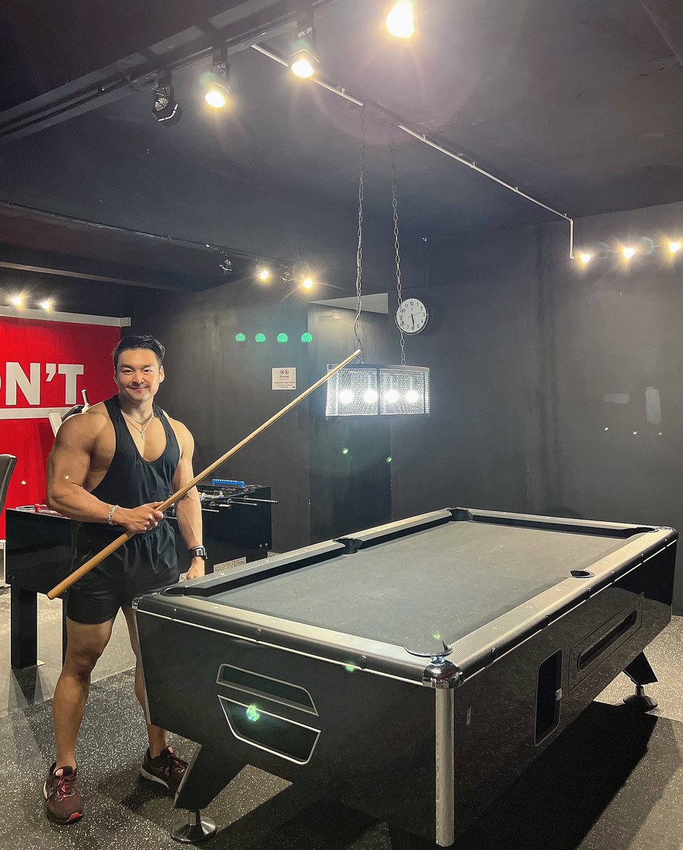 TrainerAVittaya's tweet photo. เวทก็จะซ้อม พูลก็จะแทง… 💪🏻😄🎱🔥✌🏻
______________________________
#Pool #PoolTable
#RoadToMRTHAILAND2023
#DietMode #PreContest
#Trainer_A_Vittaya  
#Gym #Fitness #Fit 
#Model #ModelPhotography
#PhotoShoot #KoreanStyle
#MenFitness24Hours https://t.co/TInjAZVAPv