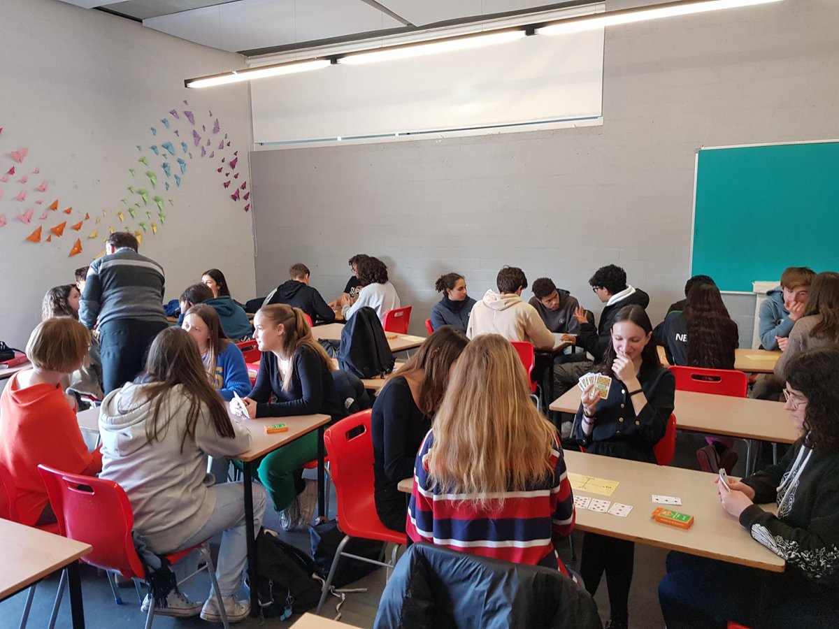 Bountydublin's tweet photo. 1ère Semaine du Festival de Maths au Lycée Français International Samuel Beckett. Initiation au Bridge♥️♣️♦️♠️ à destination des élèves du primaire et du secondaire par Michel Gouy. Petits et grands étaient ravis. Merci !🙏@FF_Bridge @aefeinfo @lfidublin #maths https://t.co/xDydL1T10j