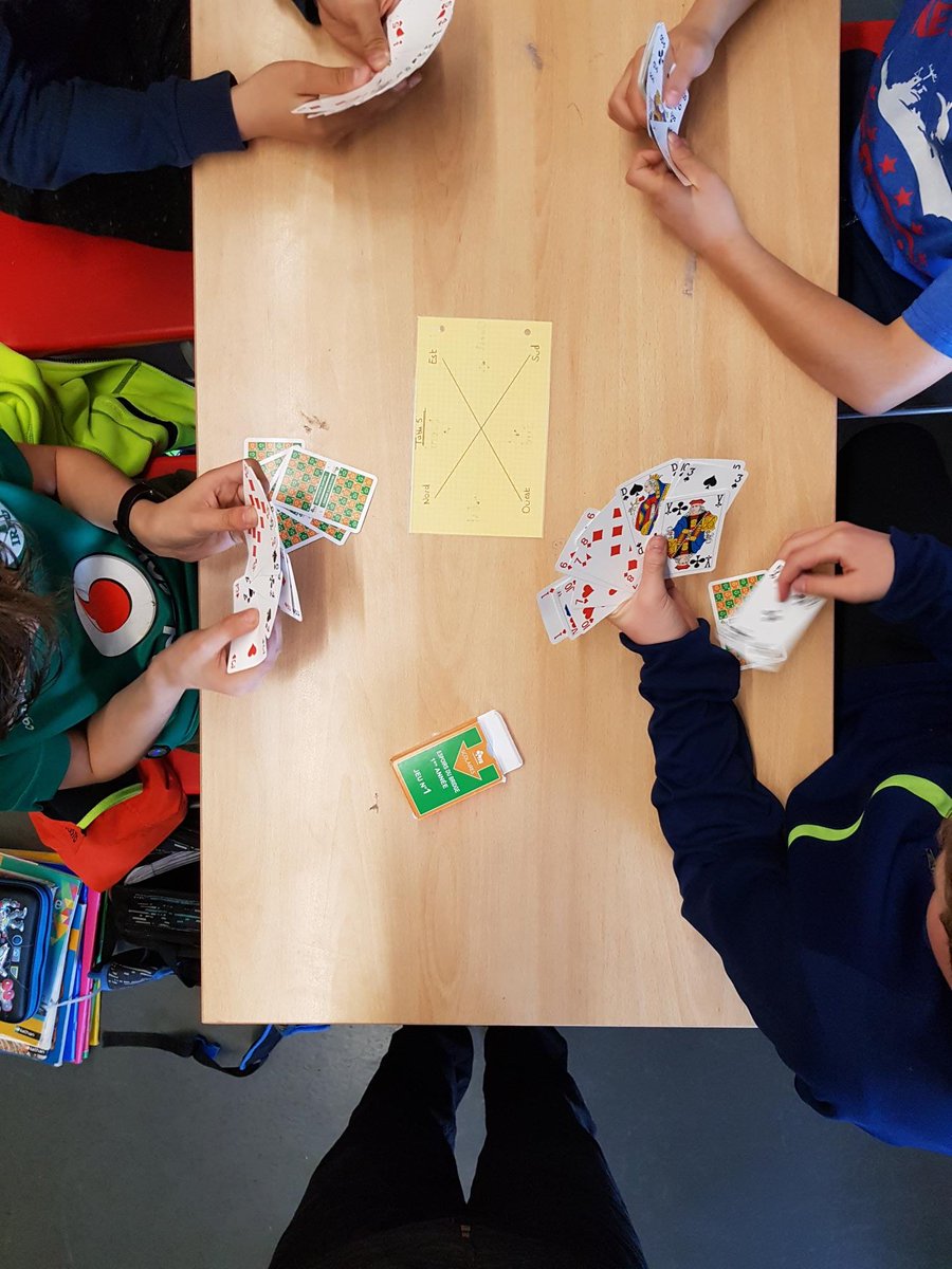 Bountydublin's tweet photo. 1ère Semaine du Festival de Maths au Lycée Français International Samuel Beckett. Initiation au Bridge♥️♣️♦️♠️ à destination des élèves du primaire et du secondaire par Michel Gouy. Petits et grands étaient ravis. Merci !🙏@FF_Bridge @aefeinfo @lfidublin #maths https://t.co/xDydL1T10j