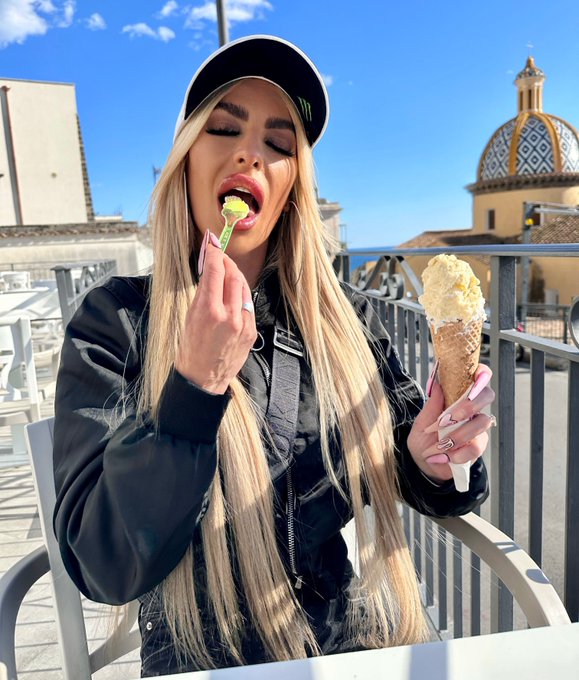 What&rsquo;s your favourite flavour?🍦 https://t.co/o00qEGeuVe<a href="/tag/plasticfantastic"class="tags"><span>#plasticfantastic</span></a><a href="/tag/bimbodoll"class="tags"><span>#bimbodoll</span></a><a href="/tag/tubetop"class="tags"><span>#tubetop</span></a><a href="/tag/bimboification"class="tags"><span>#bimboification</span></a>