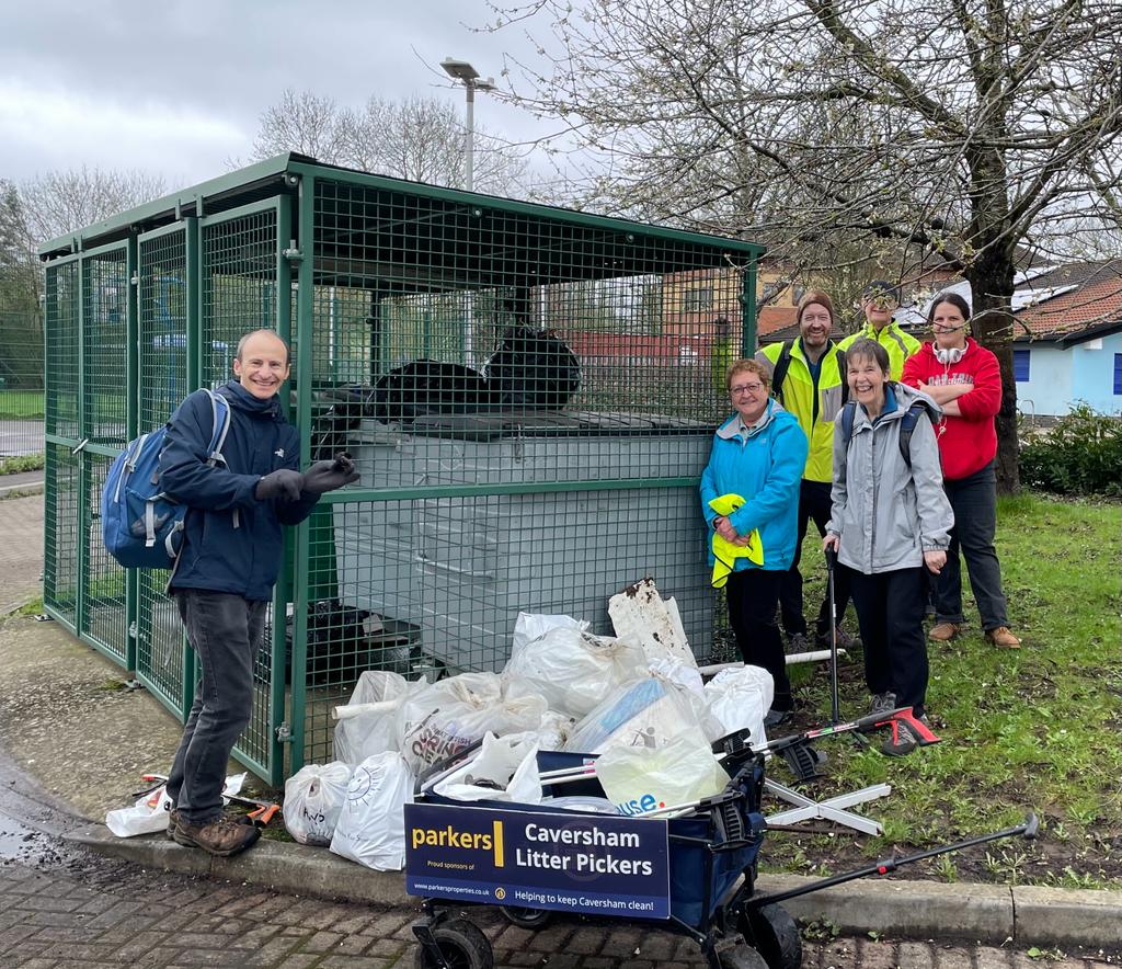 CavershamTidy's tweet image. Today we cleared 20 bags of litter &amp;amp; metal &amp;amp; plastic poles, &amp;amp; electrical equipment around Nire Rd, Rhine Cl, Honey Meadow Cl &amp;amp; the park. 
People sometimes thank us but this time we’d like to thank the gentleman who offered us tea and coffee. 
#trashtag #rg4 #keepCavershamTidy