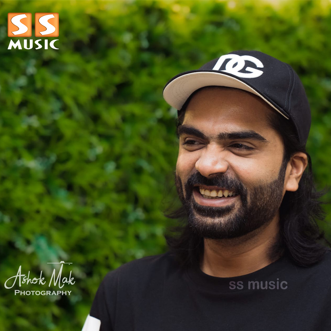 SSMusicTweet's tweet photo. அக்கரையில நிக்குறவன எட்டுது நம்ம சத்தம்.! Atman @SilambarasanTR_  Recent Charming Look 😍 
📸 #ashokmak_photography 
 #atman #str #silambarasan #pathuthala #ssmusic https://t.co/UZCPb7XGJ0