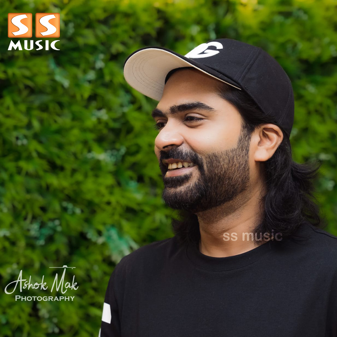SSMusicTweet's tweet photo. அக்கரையில நிக்குறவன எட்டுது நம்ம சத்தம்.! Atman @SilambarasanTR_  Recent Charming Look 😍 
📸 #ashokmak_photography 
 #atman #str #silambarasan #pathuthala #ssmusic https://t.co/UZCPb7XGJ0