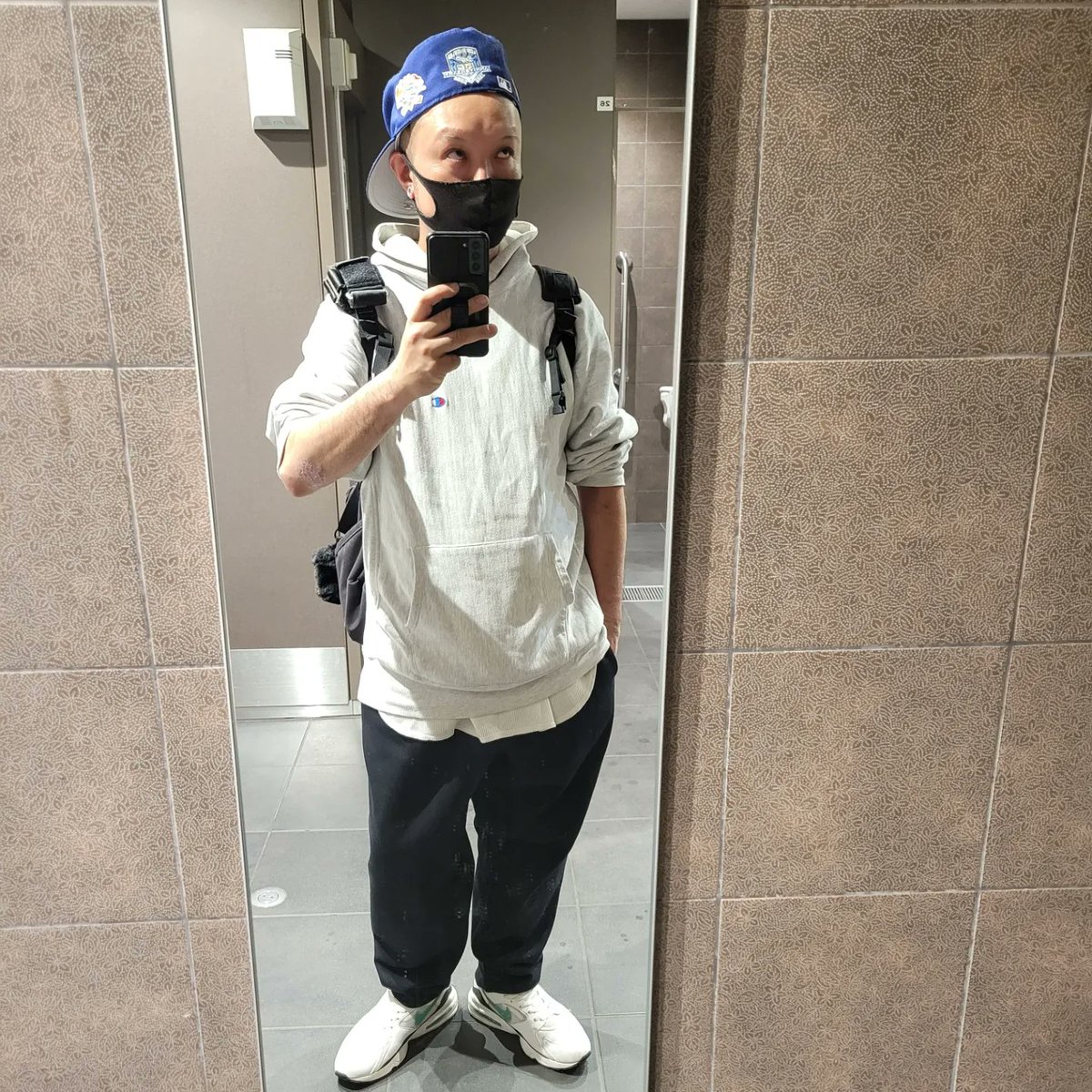 kusoyaro0812's tweet photo. 今日のクツ野郎
〜嗚呼、思ひ出のAIR MAX'93 編〜
#高校時代コイツとNB990で悩んでコイツ買った #デザインは好き #NEWERA #LA #チャンピオン #リバースウィーブ #reverseweave #GU #UNIQLO #NIKE #airmax93 #古着 #古着好きな人と繋がりたい #ハードオフファミリー #ハードオフ公式アンバサダー https://t.co/dJz0iPHF95