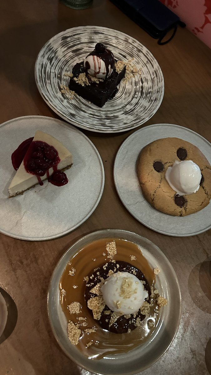 Brianakin's tweet image. Great friends &amp;amp; food @PlantaResto virtual conferences are easier but will never top catching up with old friends and coming up with new ideas @UofTDRO #RTi3Conference @LisaPBRI @Ruby_Bola @DalimonteLaura @bonnie_bristow