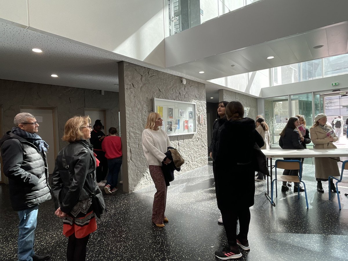 ATaquillain's tweet image. Tour du marché de Bécon, lieu emblématique de notre belle ville ! Merci aux bénévoles de la #LIPE et de la #PEEP pour leur accueil aux portes ouvertes des lycées Paul Lapie et Lucie Aubrac ! 

#Courbevoie