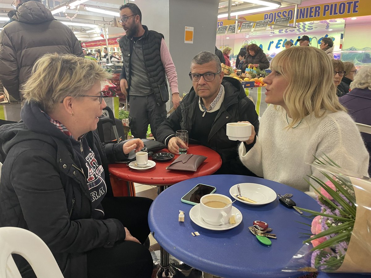 ATaquillain's tweet image. Tour du marché de Bécon, lieu emblématique de notre belle ville ! Merci aux bénévoles de la #LIPE et de la #PEEP pour leur accueil aux portes ouvertes des lycées Paul Lapie et Lucie Aubrac ! 

#Courbevoie