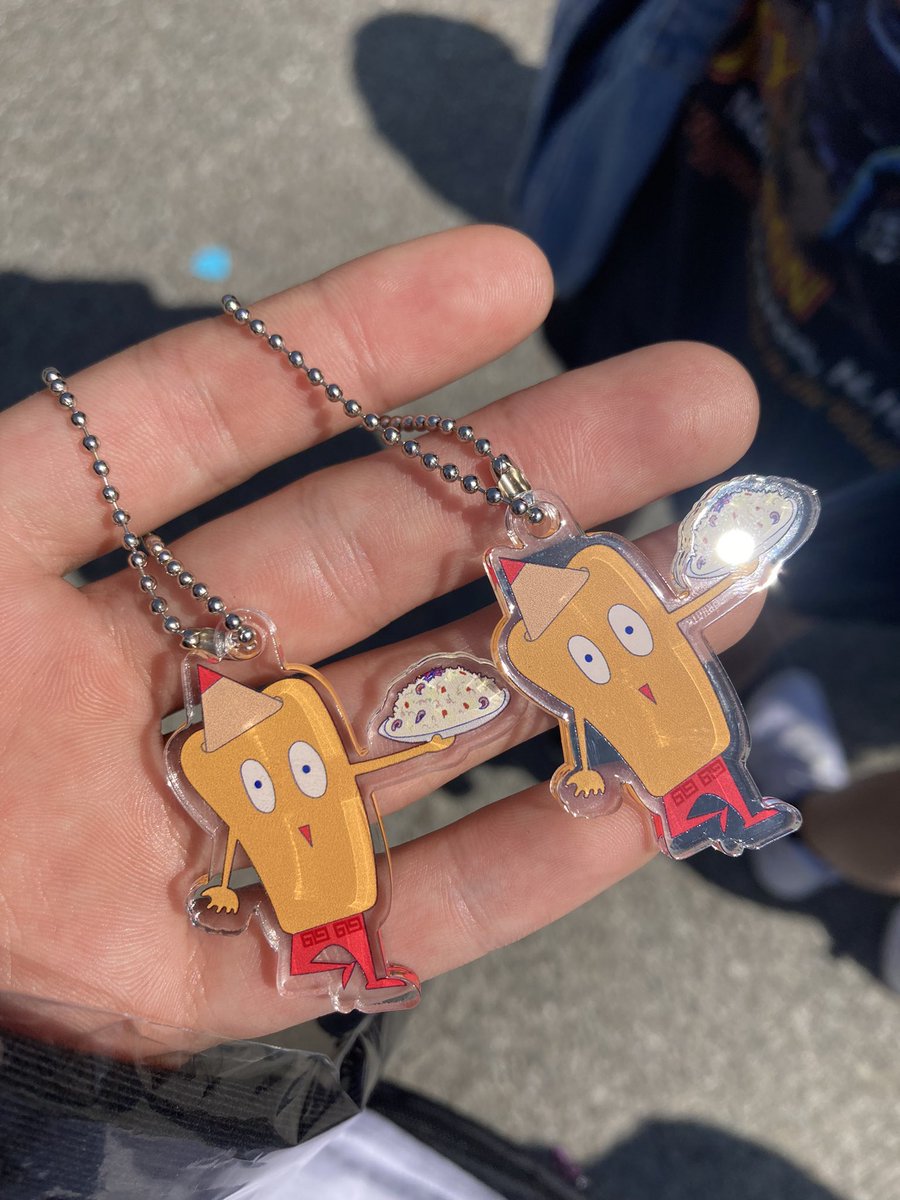 RADWIMPS_uk's tweet photo. ライブ会場電波悪すぎてなんも呟けんかった笑
ダブったの誰か交換して欲しかった https://t.co/eoN3maVUyw