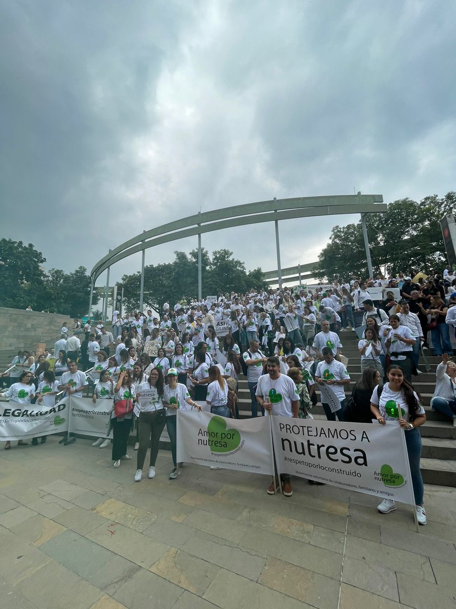 juanbaca's tweet photo. @larepublica_co Que absurdo titular! Por qué no mejor hablar de la muestra de apoyo de los colaboradores de Nutresa y Sura a sus compañías? O preguntarse quién envió el ESMAD a una muestra totalmente tranquila y pacífica? O podrían decir lo bien que salió la asamblea para Sura, Nutresa y Argos https://t.co/oUTXCPFkuz