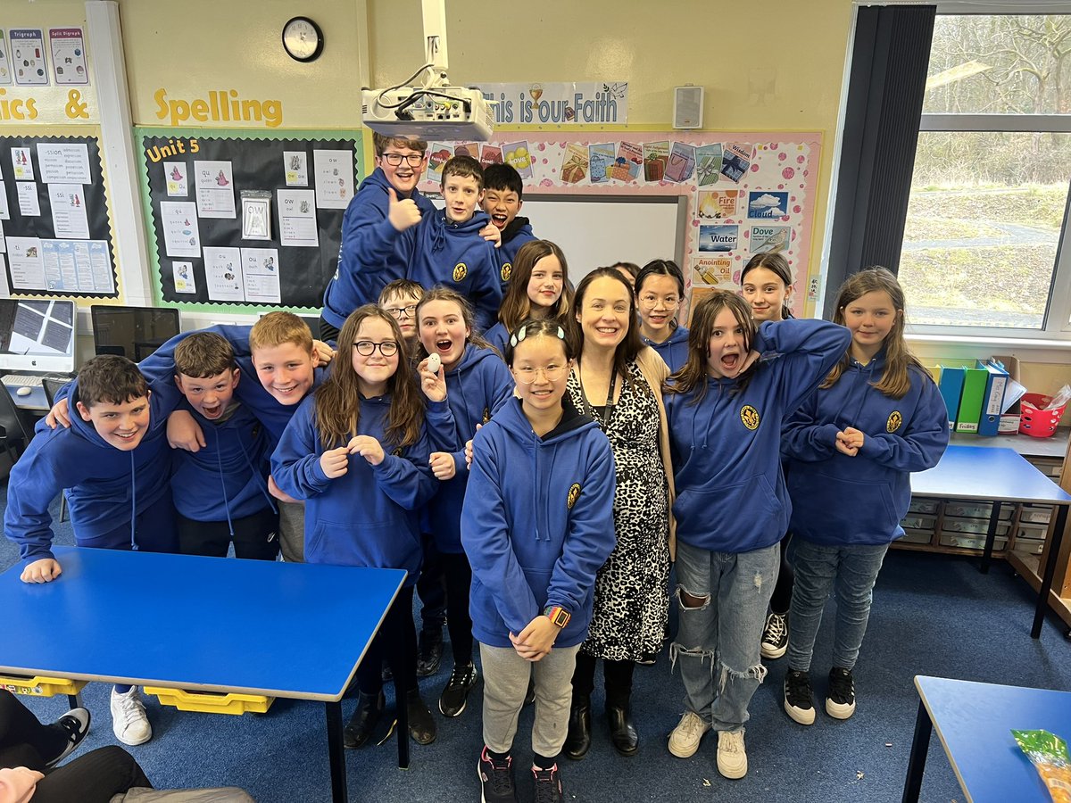 StMarysSeafar's tweet image. P6/7 gave Miss Lochrie the best send off yesterday as she begins maternity leave! 💙 Happy holidays everyone! #bestclass #P7hoodies #compositeclass