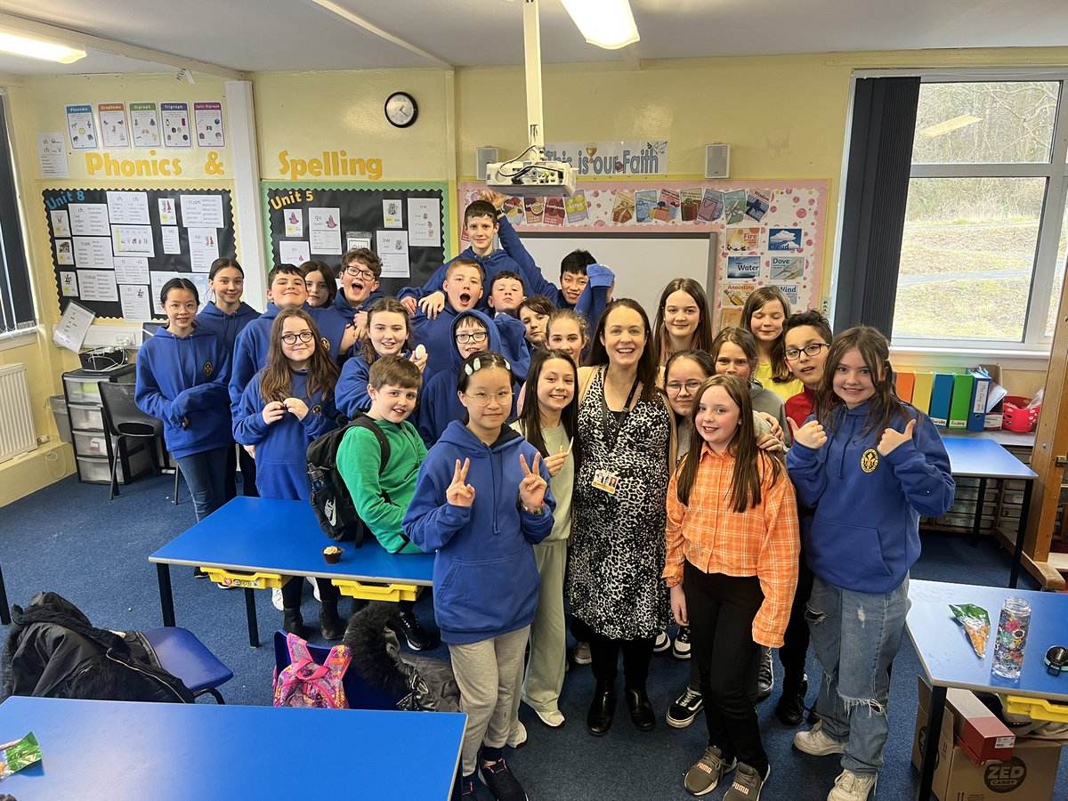 StMarysSeafar's tweet image. P6/7 gave Miss Lochrie the best send off yesterday as she begins maternity leave! 💙 Happy holidays everyone! #bestclass #P7hoodies #compositeclass